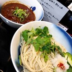 ロックンビリーS1 - つけ麺 アナグマと牛スジのスパイシー煮込み