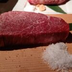 一休亭 - ●近江牛 焼肉 超厚切フィレ 5,500円 (税別)
