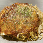 鉄板ベース 栗しん - お好み焼き 肉玉そば