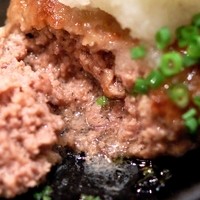 肉の匠 将泰庵  船橋本店 - 割れば肉汁たっぷり～