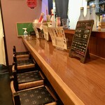 Izakaya Marunohito - 開店時間直後の店内その１。