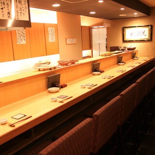 远离喧嚣的隐秘日本料理餐厅。非常适合周年纪念日和私人晚宴。