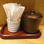 まぐろ屋 - 卓上の調味料