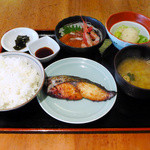 オホーツク美幌食堂 - さわらの西京焼きとサーモンと甘えびのお造り