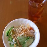 スパイスマジック カルカッタ 南口店 - サラダ＆ドリンク