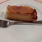 パリのワイン食堂 - リンゴのプディングケーキ