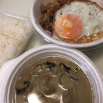 中国料理＆タイ料理 チャイハナ - グリーンカレーとガパオライス