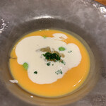 ラ・ファソン 古賀 - バターナッツカボチャのスープ クリーミー。南瓜の甘さがいい。