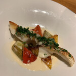 ラ・ファソン 古賀 - 真鯛のポワレ タプナード、根菜のソテー、生姜、レモン風味のクリームソース 皮目がカリッと。レモンのさわやかソース。根菜が大好きなので、付け合わせも好み。