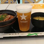 マルハのカルビ丼 - 合盛りカルビ丼with生ビール