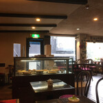 カフェ GOTO - ショーケースと入口方向