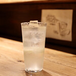 餃子とスパークリング バブルス - レモンサワー