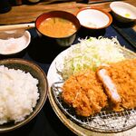 とんかつ山下 - 岩中豚ロースカツの定食セット！