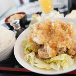 カフェ スペース  - 鶏のおろし竜田定食