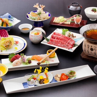 老舗の技が光る本格会席料理で、四季折々の味覚を堪能