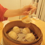 天香回味 - 「米沢豚一番育ち小籠包」（８１９円）