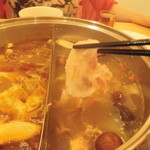 天香回味 - 鍋の手前に浮いている実が“龍眼“。中華街の食材店でも販売されていません。貴重な漢方。