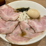 Niboshi Ramen Kogarasumaru - 味玉チャーシュー煮干しそば。1250円。