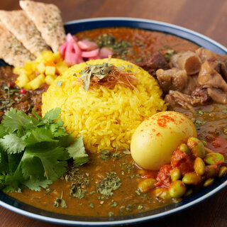 Luxury for lunch only! Spice curry plate!