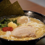 Yokohama Iekei Ramen Tsuru Noya - 醤油豚骨ラーメン