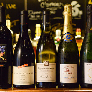 We always have over 150 kinds of wines from various countries carefully selected by the owner sommelier!