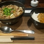 うどん 咲花善伝 - 牛を使った「黒」肉うどん　900円税込　小カレー(250円税込)