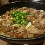 うどん 咲花善伝 - 牛を使った「黒」肉うどん　900円税込　