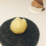 ベージュ アラン・デュカス 東京 - バターがまた美味しい