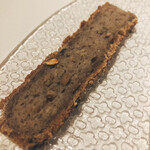 ベージュ アラン・デュカス 東京 - 米粉を利用したグルテンフリーのパン