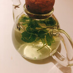 ベージュ アラン・デュカス 東京 - ハーブティー
      色々ブレンドして頂きました