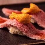 ＜アレンジメニュー＞絶品！霜降り和牛のウ肉寿司