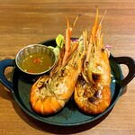 Charcoal-grilled Thai shrimp (kung pao)