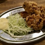 立飲み屋 酔いどれ - 「鶏の唐揚げ」250円也。