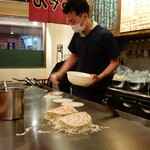 広島お好み焼き　鉄板焼　ゆうちゃん - 店内の様子②