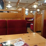 コメダ珈琲店 - 店の窓際、最深部に着席