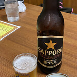 今池呑助飯店 - ビール大瓶(サッポロ黒ラベル)600円税込み
            コップはアサヒ^ ^