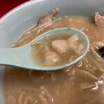 ラーメン二郎 - スープにアブラの幸せな一口。