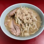 ラーメン二郎 - ラーメン(700円)麺少な目アブラマシで。