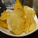 お酒の美術館 - 燻製チップとタコス