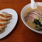 元祖札幌や - 味噌チャーシュー麺と餃子