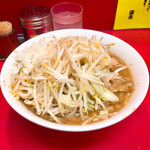 豚ラーメン - ラーメン780円 たまねぎ