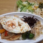 ごまとオリーブ - ガパオライス　680円