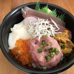 魚丼 - 料理写真:漁師丼