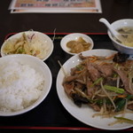 安宴 - ニラレバ定食　580円