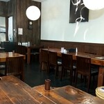 酒＋蕎麦 な嘉屋 - 店内