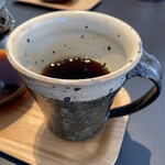 カラエ テーブル - スペシャリテコーヒーのハンドドリップ ¥650-
            (好きな唐津焼きカップで)