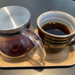 カラエ テーブル - スペシャリテコーヒーのハンドドリップ ¥650-
            (好きな唐津焼きカップで)
