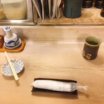 勤寿司 - 着席時の卓上風景