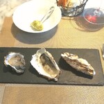 La Brianza - 広島県の無人島の近くでとれた牡蠣3種。3つの味わいの違いがとてもおいしく楽しめました。久しぶりにいただいたし、この頃いただきたいと思っていたのでタイミングジャスト！すごく嬉しかったです☆