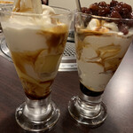 焼肉・冷麺ヤマト 北上店 - カラメルプリンソフト（左）